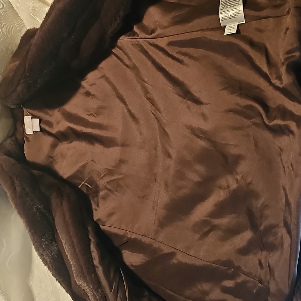 Chico's Faux Fur Vest Size 0 (MED) Very Good Condition. No Signs Of Wear. - Picture 12 of 12